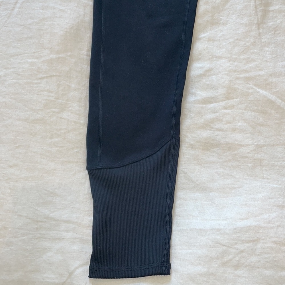 ALO Yoga High-Waist Black Leggings - Picture 4 of 7